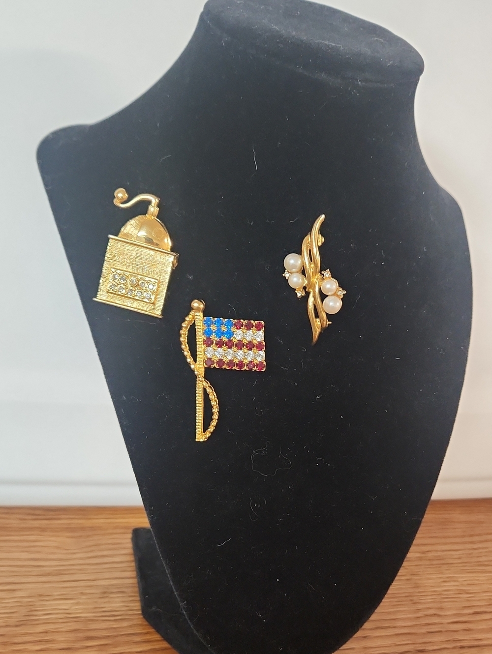 Random Gold Tone And Rhinestone/Pearl Brooch Set